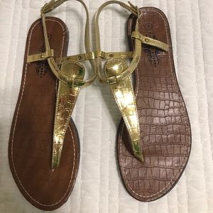 Charles Albert gold thong sandals.  Sz 7.